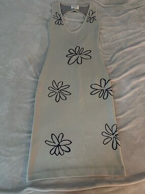Sleeveless Cream Maxi Dress with Black Floral Embroidery - Indi Luxe - Size: S
